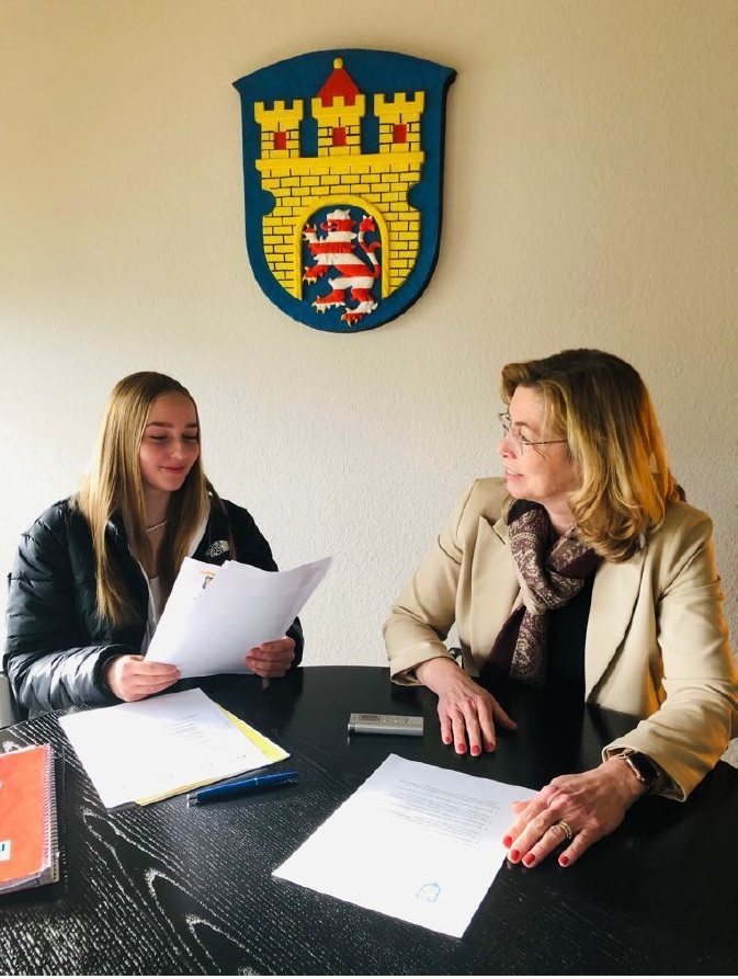 Kijupa zu Besuch bei Frau Lange