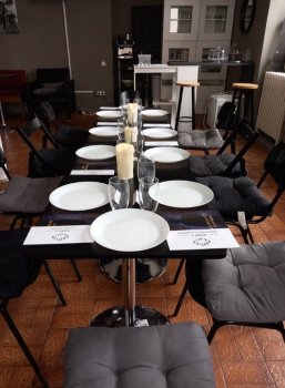 Krimispieleabend im Juze Vornehm gedeckter Tisch