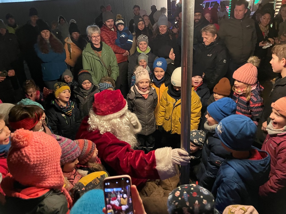 Blaulichtnikolaus 2022 an der Grillhütte
