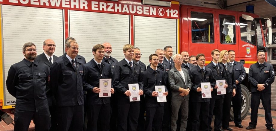 Beförderte und geehrte Angehörige der Feuerwehr Beförderte und geehrte Angehörige der Feuerwehr