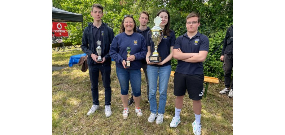 Damenmannschaft zum 1.Platz in der Damenwertung und unserer Jugendfeuerwehr zum 2.Platz