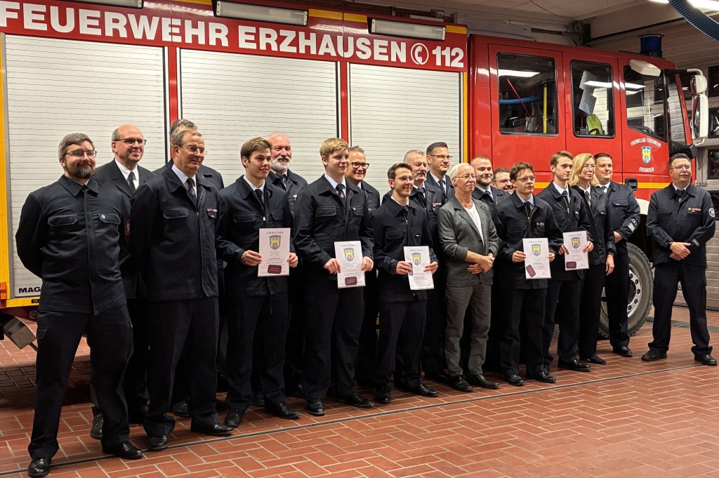 Beförderte und geehrte Angehörige der Feuerwehr