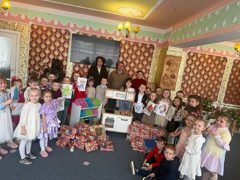 Geschenkübergabe Kita Ivanychi