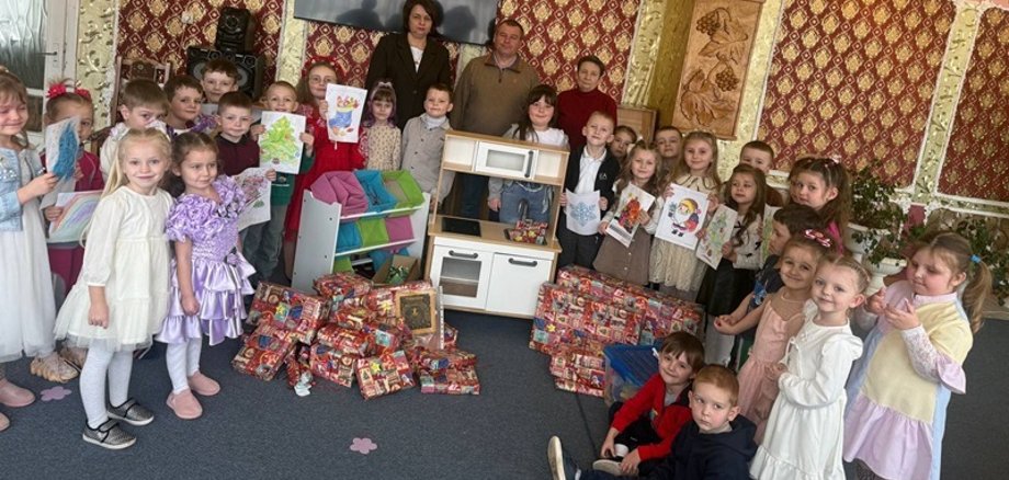 Geschenkübergabe Kita Ivanychi