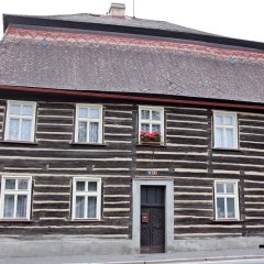 Mnichovo Hradiste - Typisches altes Holzhaus