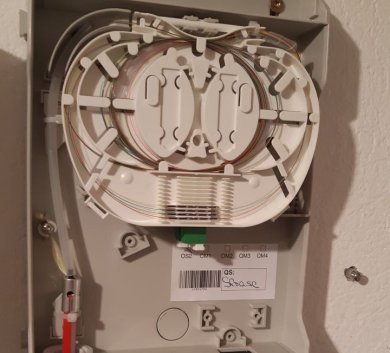 Glasfaser Hausübergabepunkt (HÜP) Glasfaser Hausübergabepunkt (HÜP)